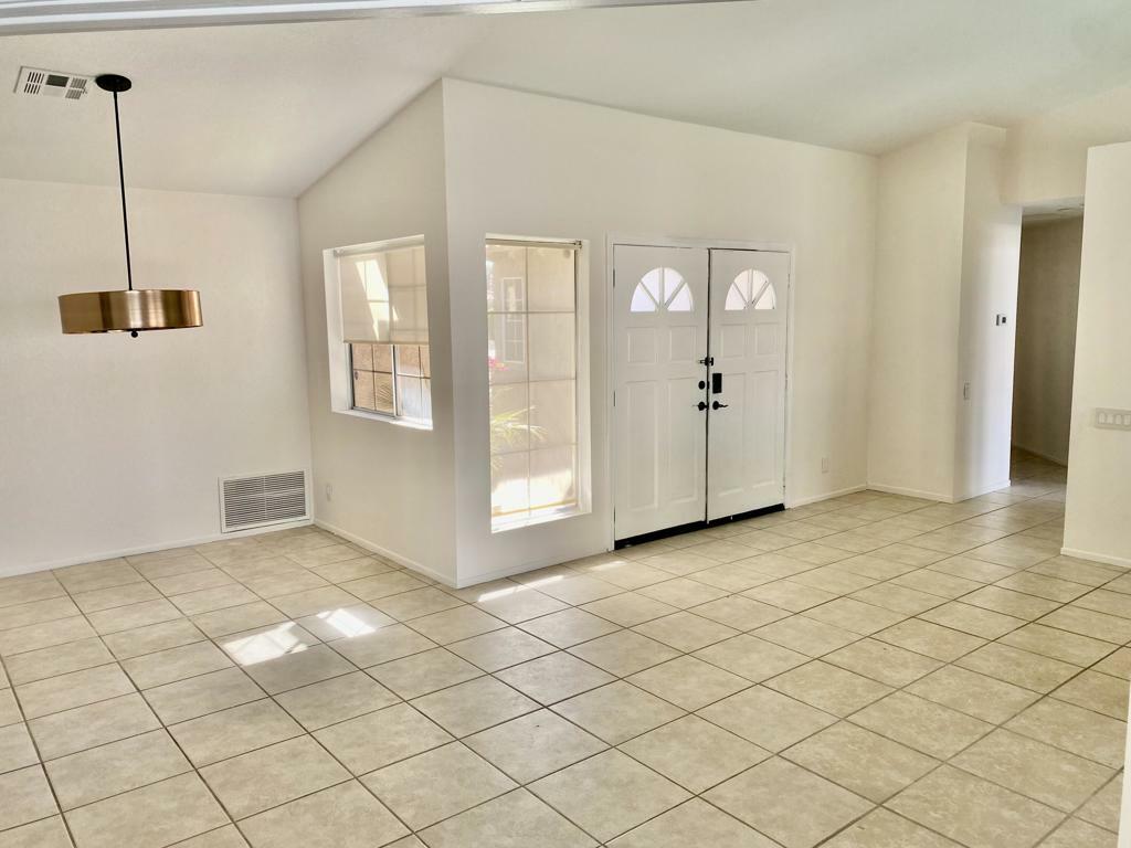 Property Photo:  40925 Sonata Court  CA 92260 