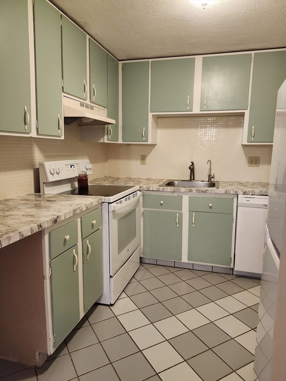 Property Photo: 215 Winter St 3M MA 02188