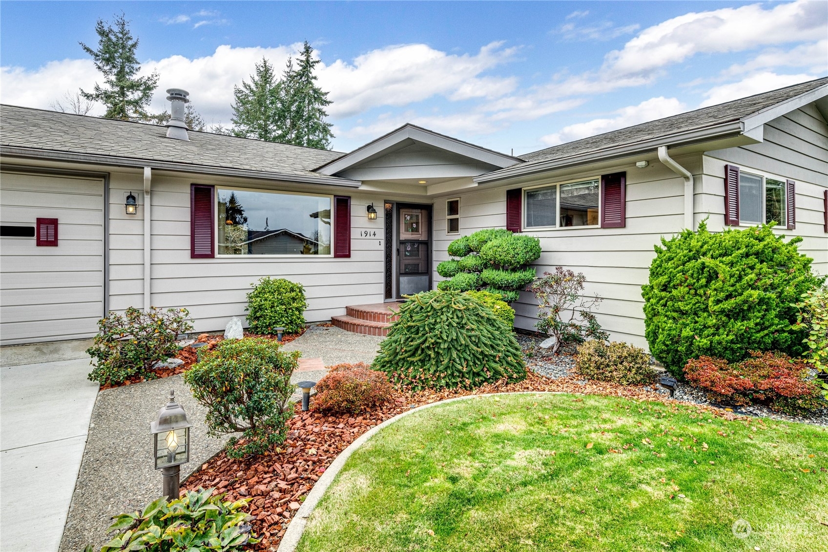 Property Photo:  1914 W Hamilton Way  WA 98363 