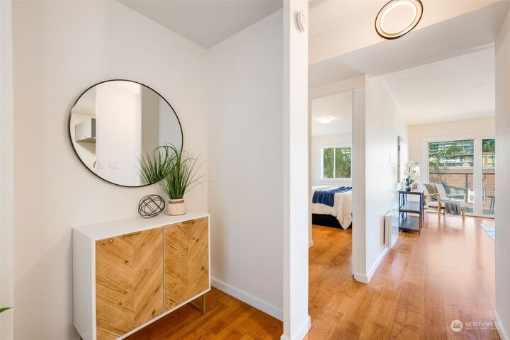 Property Photo: 308 E Republican Street 809 WA 98102
