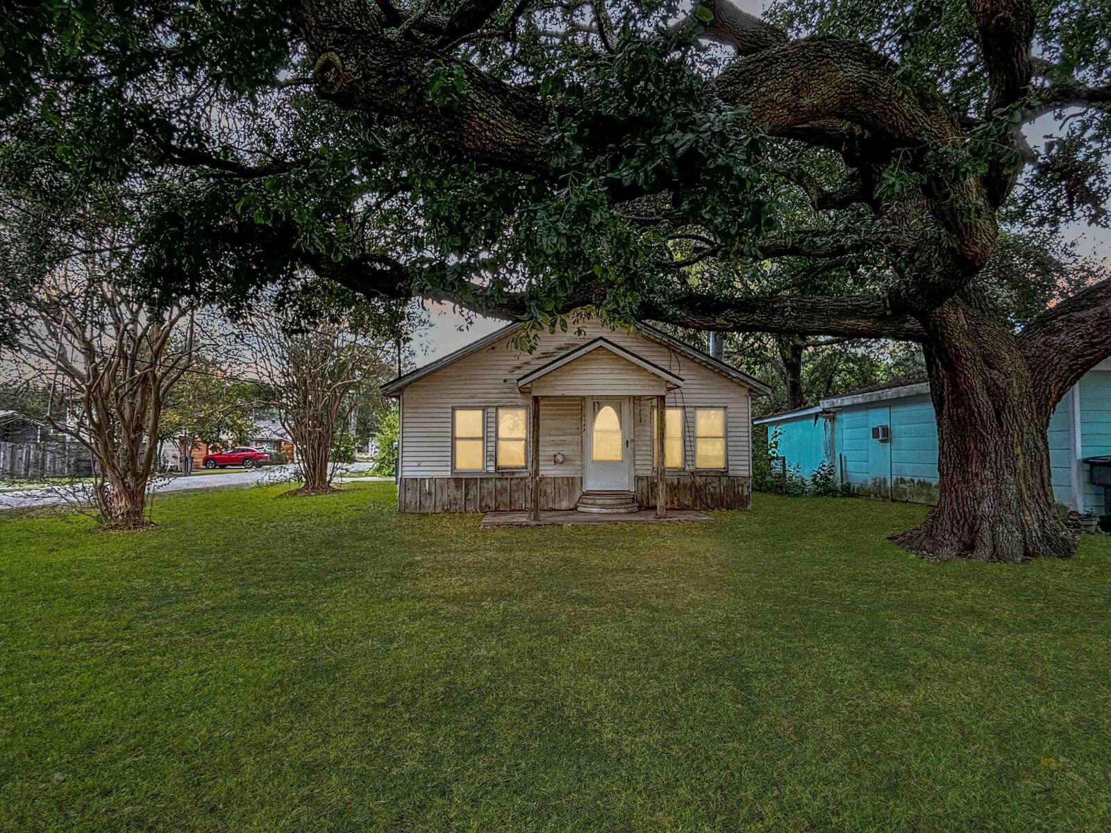 Property Photo: 1720 Gary Ave TX 77627