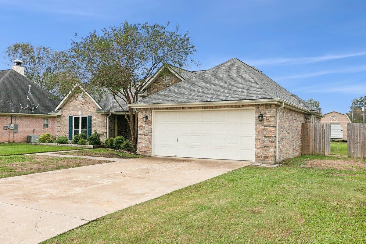 Property Photo:  7625 Rosewood Dr.  TX 77657 