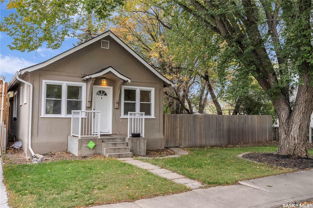 Property Photo:  317 Y Avenue S  SK S7M 3J6 