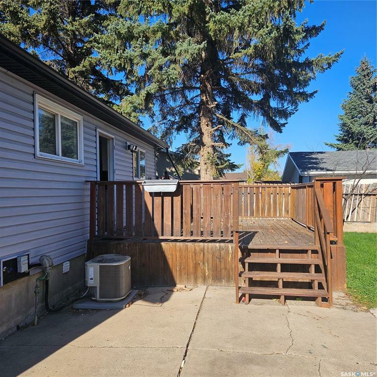 Property Photo:  942 Confederation Drive  SK S7L 4K5 