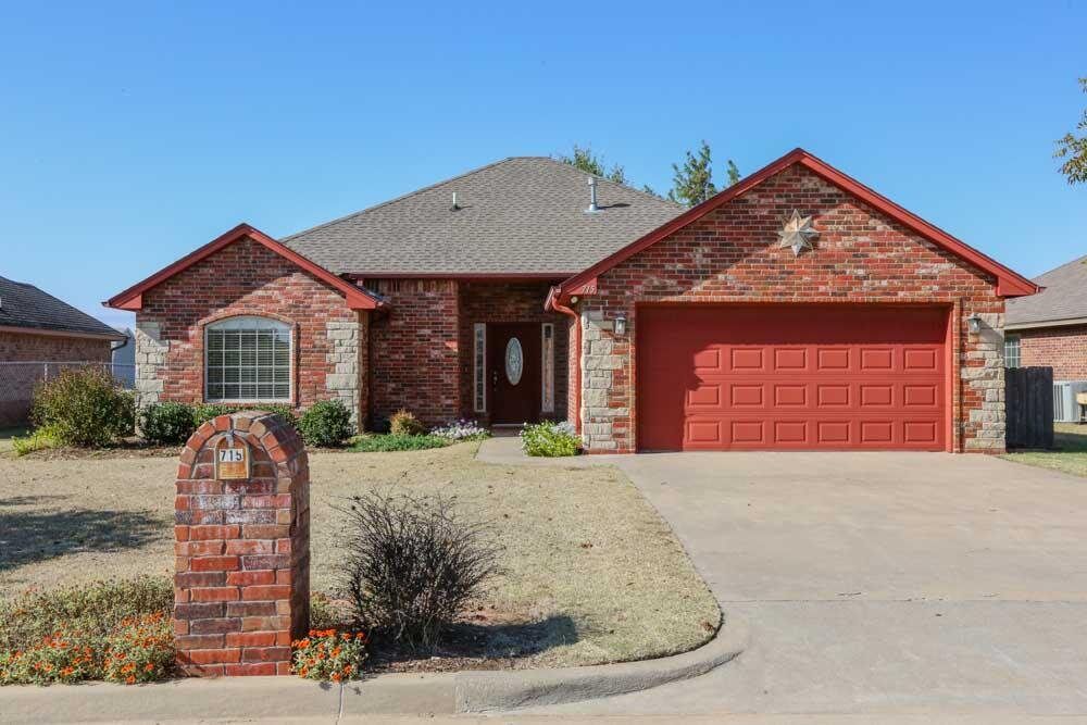 Property Photo: 715 Keegan Way OK 74059