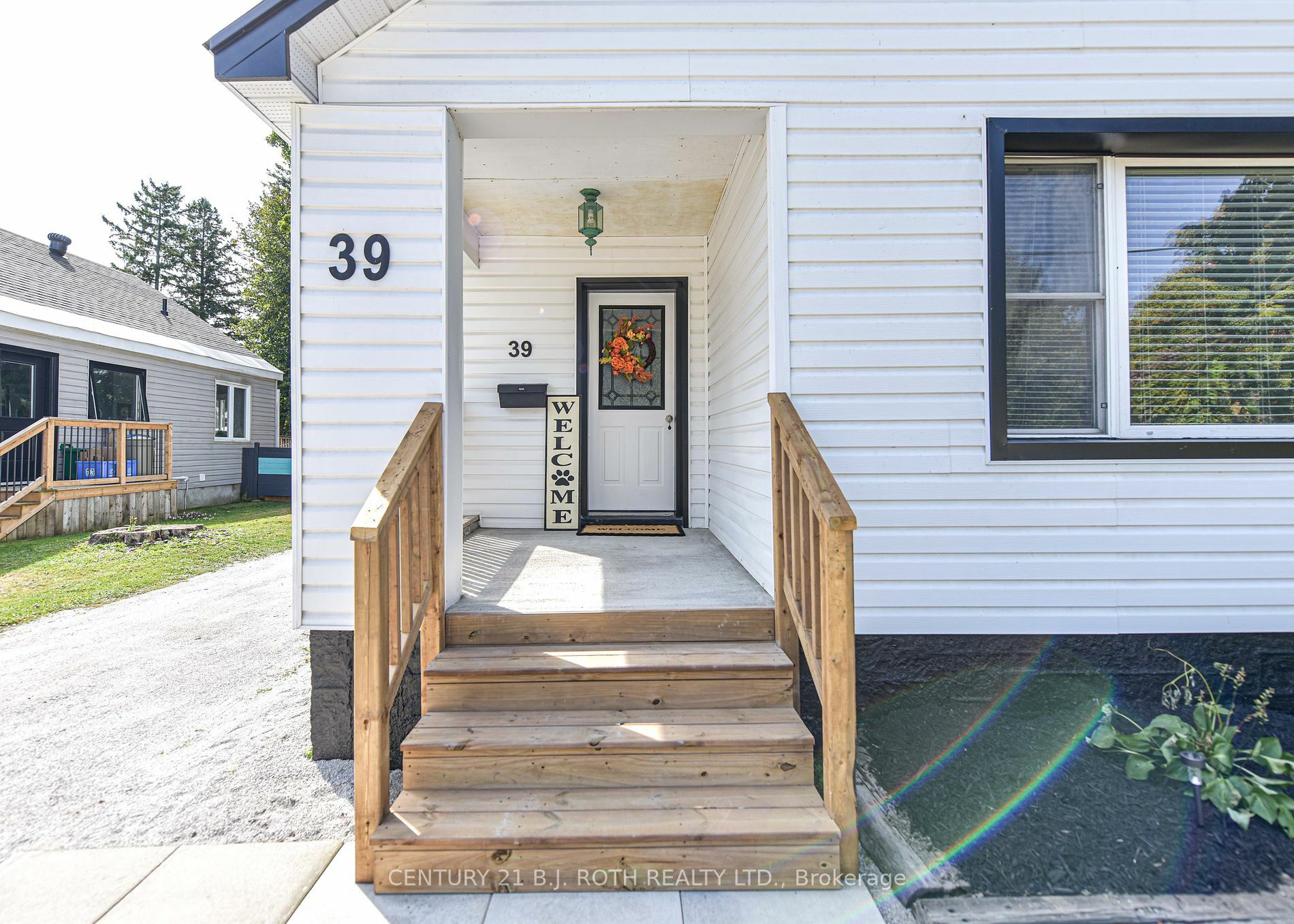 Property Photo:  39 Westmount Dr S  ON L3V 6C8 