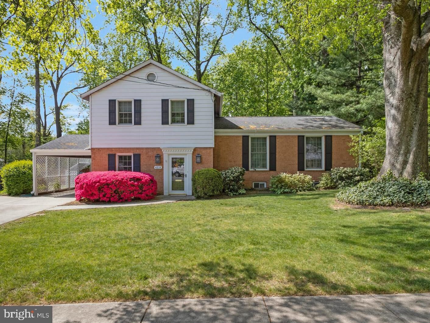 Property Photo: 4214 Sleepy Hollow Road VA 22003