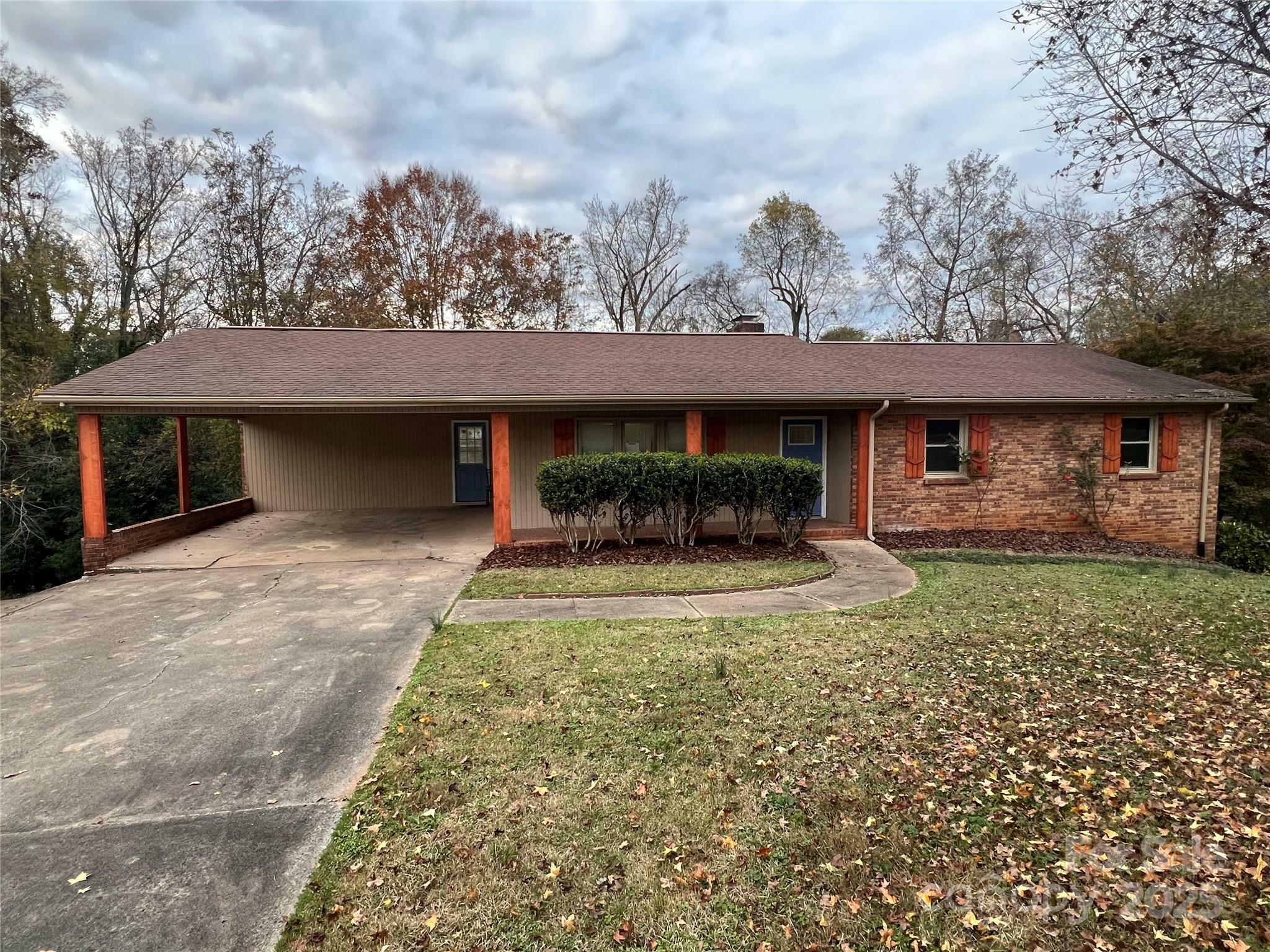 Property Photo: 912 Surry Drive NC 28152