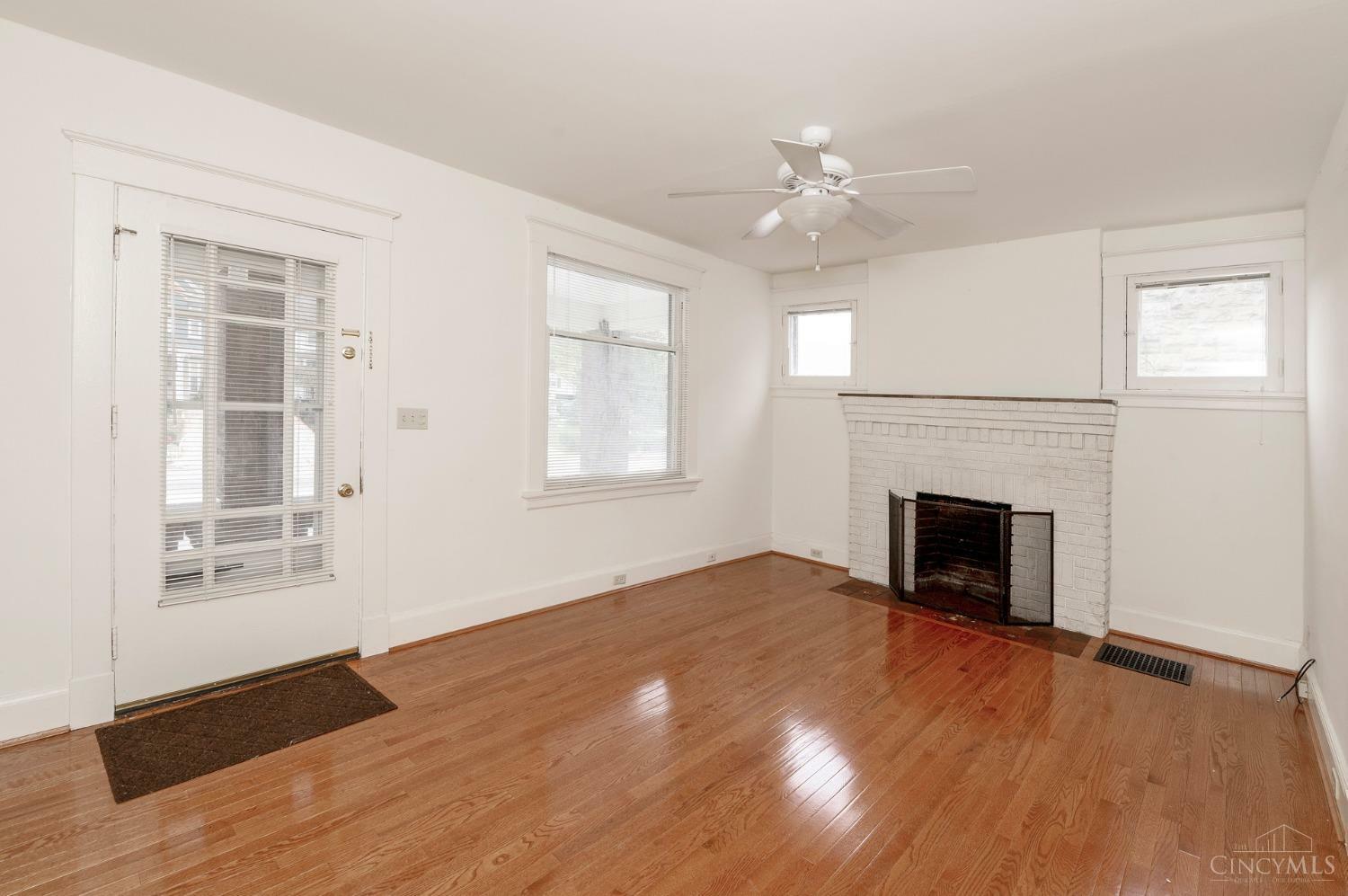 Property Photo:  559 Delta Avenue  OH 45226 