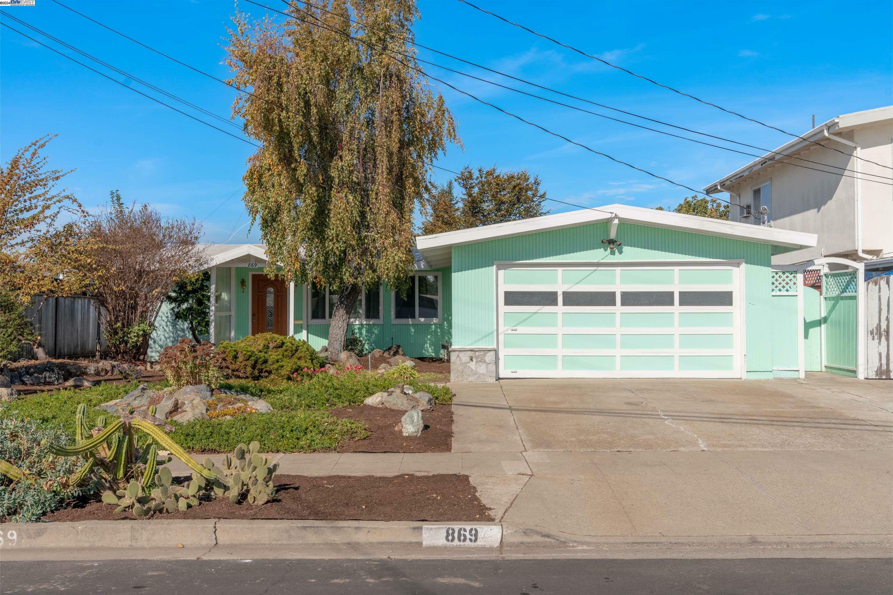 Property Photo:  869 Resota St  CA 94545 