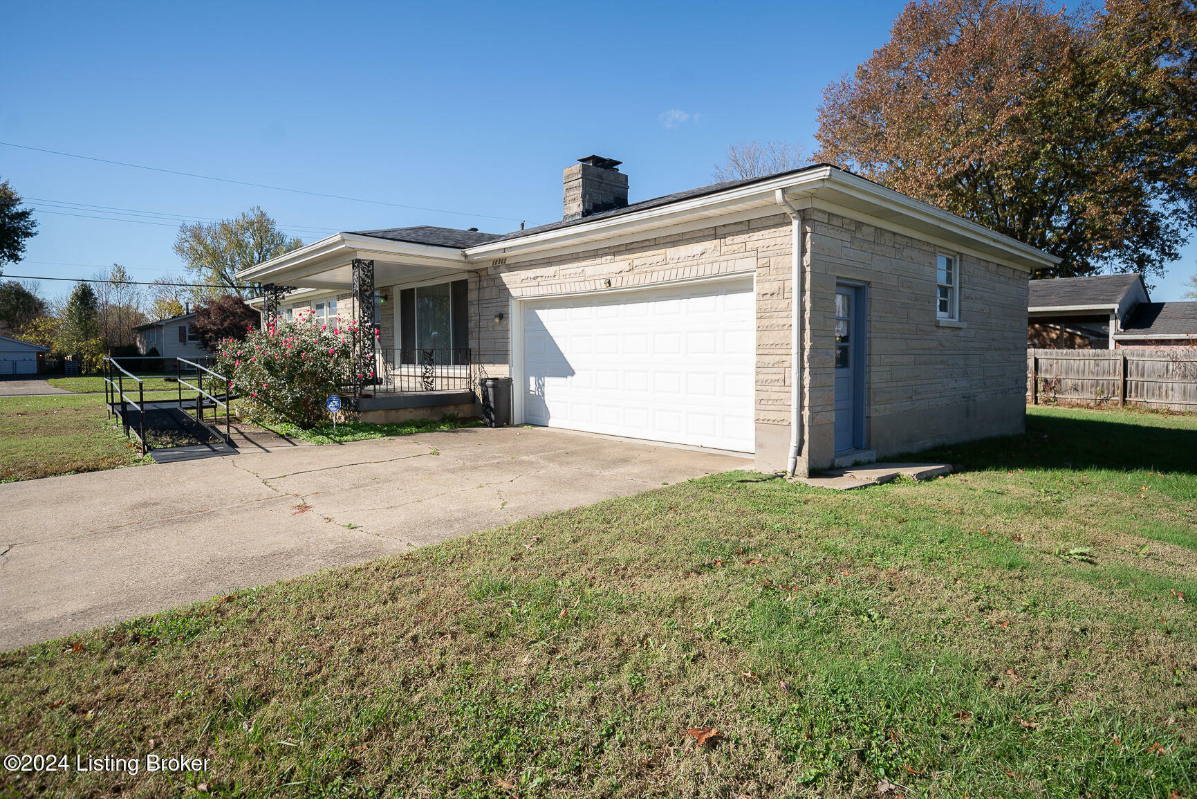 Property Photo:  10902 Blaze Way  KY 40272 