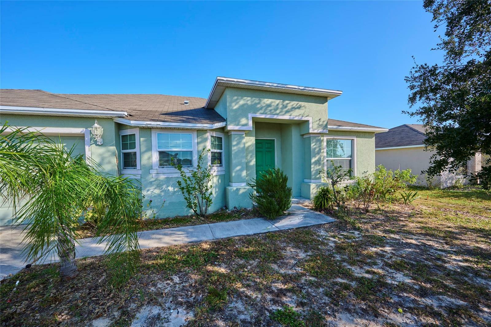 Property Photo:  2608 Sunset Circle  FL 33898 