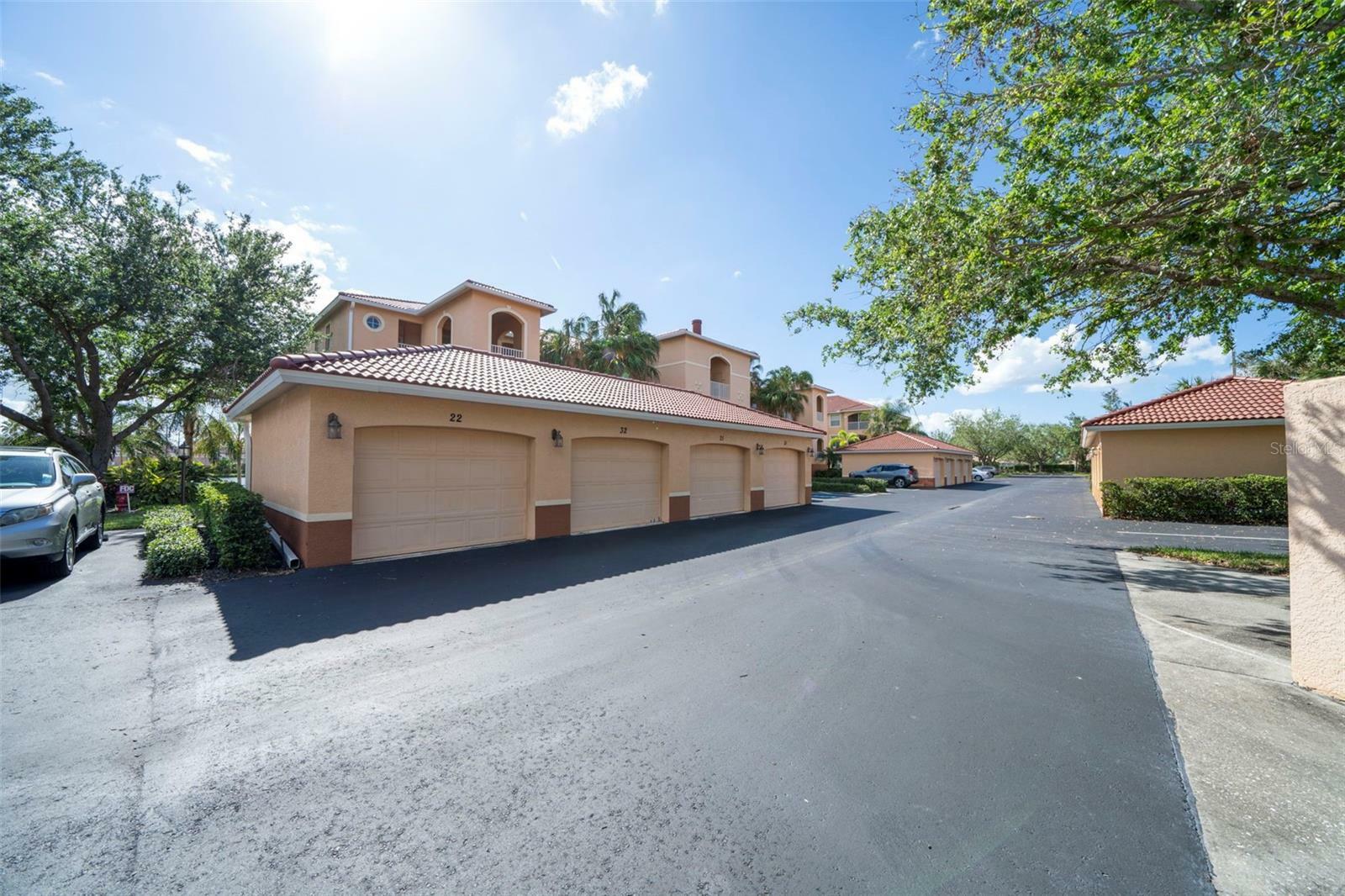 Property Photo:  1701 Auburn Lakes Drive 31  FL 34292 