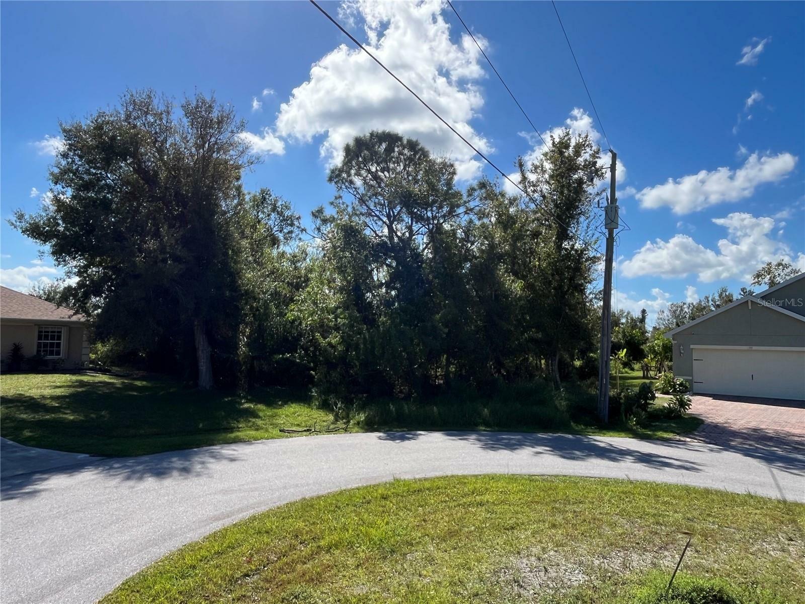 Property Photo:  304 Oyahue Street  FL 33983 