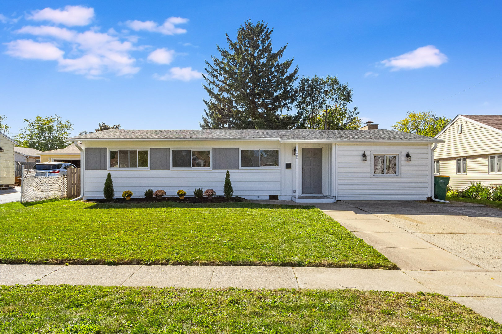 Property Photo:  428 Garland Avenue  IL 60446 