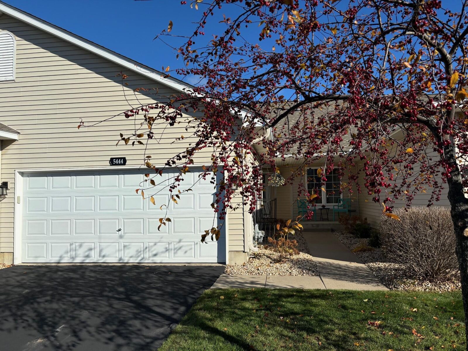 Property Photo:  5444 Deerfield Circle SE  MN 55372 