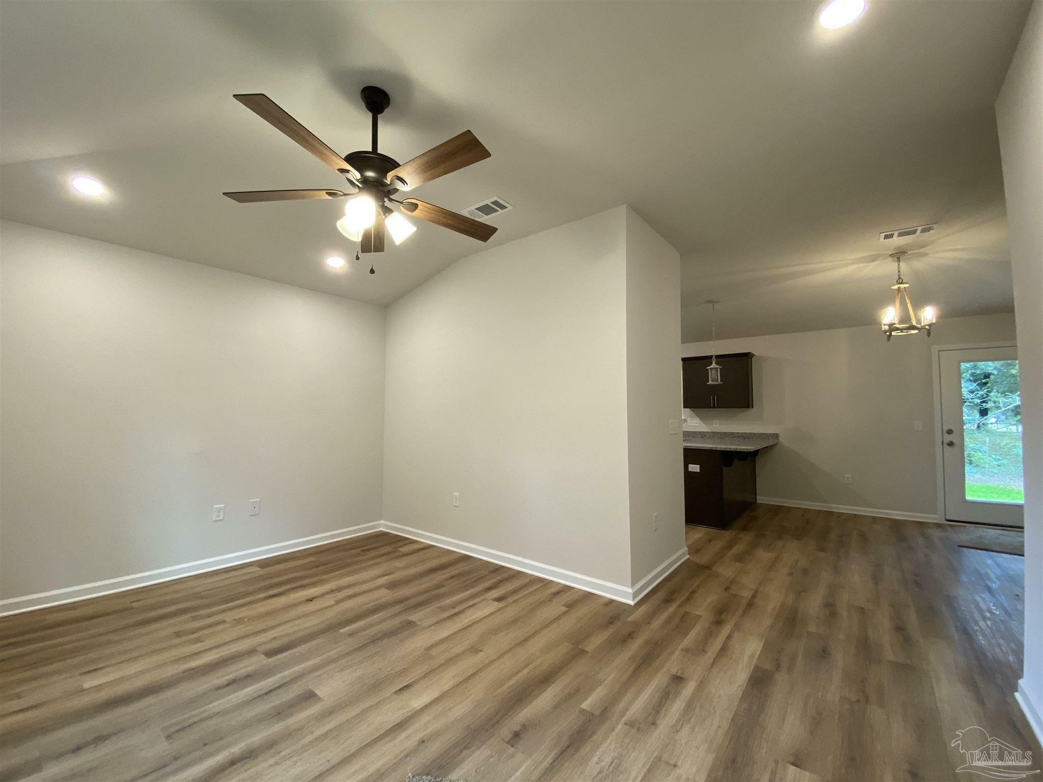 Property Photo:  5621 Kingery Rd  FL 32583 