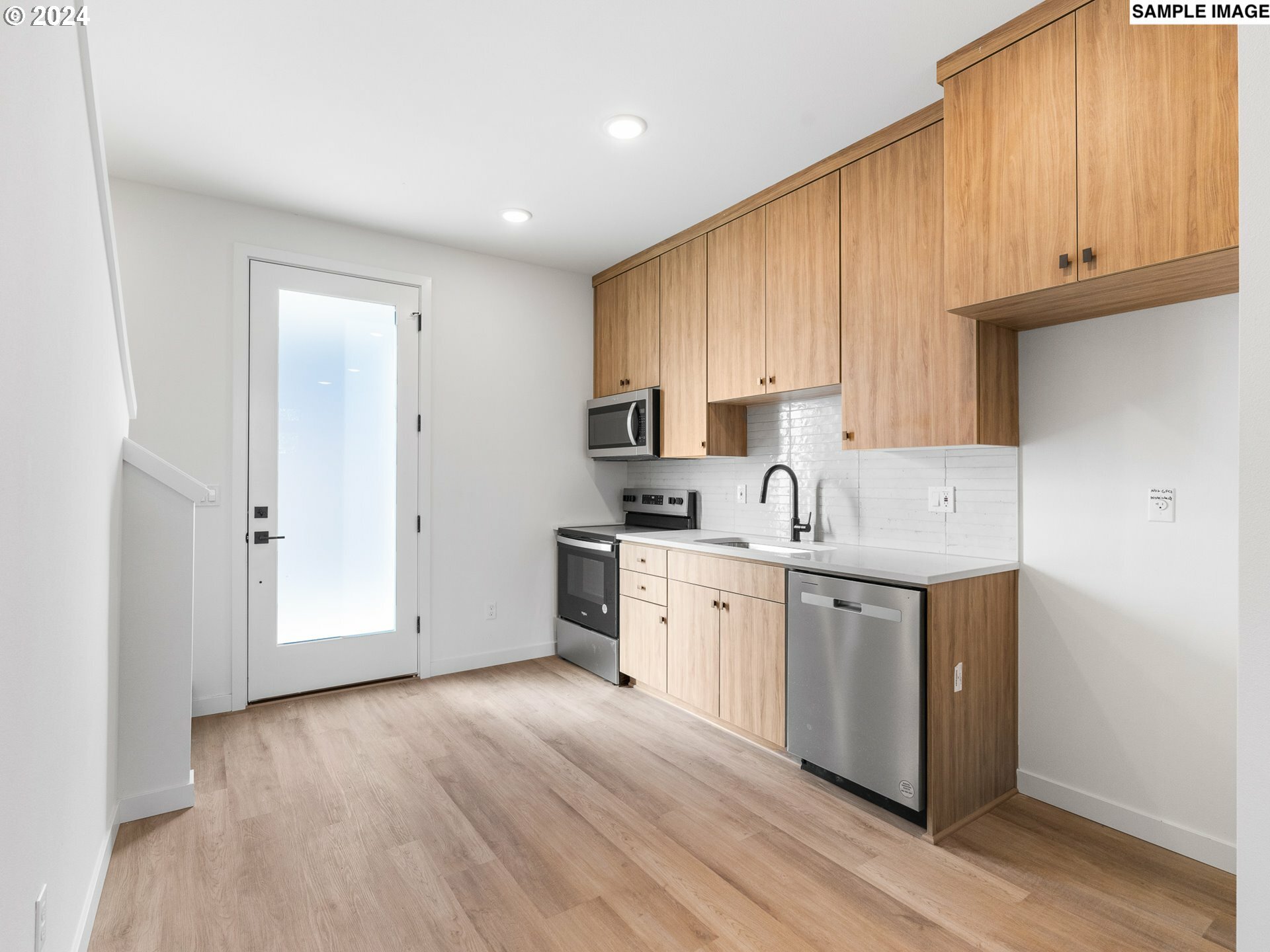 Property Photo:  2511 NE Killingsworth St 5  OR 97211 