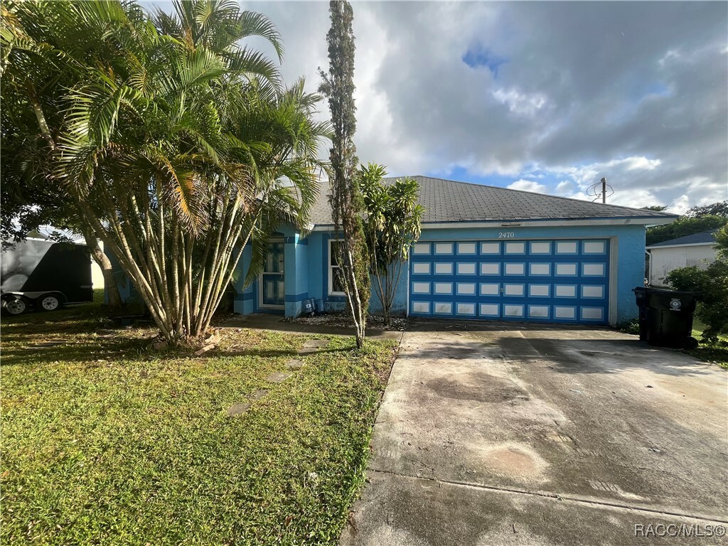 Property Photo:  2470 SE Toledo Avenue  FL 34952 