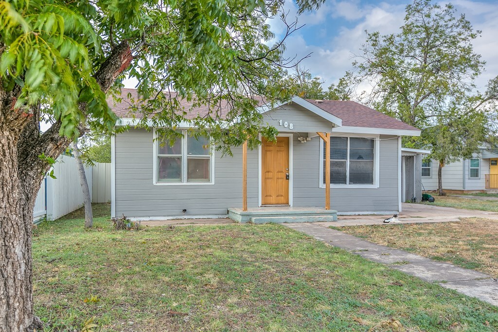 Property Photo:  108 W 27th St  TX 76903 