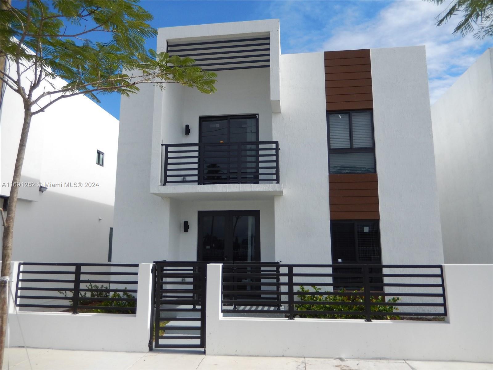 Property Photo: 16955 SW 100th Ave 9 FL 33157