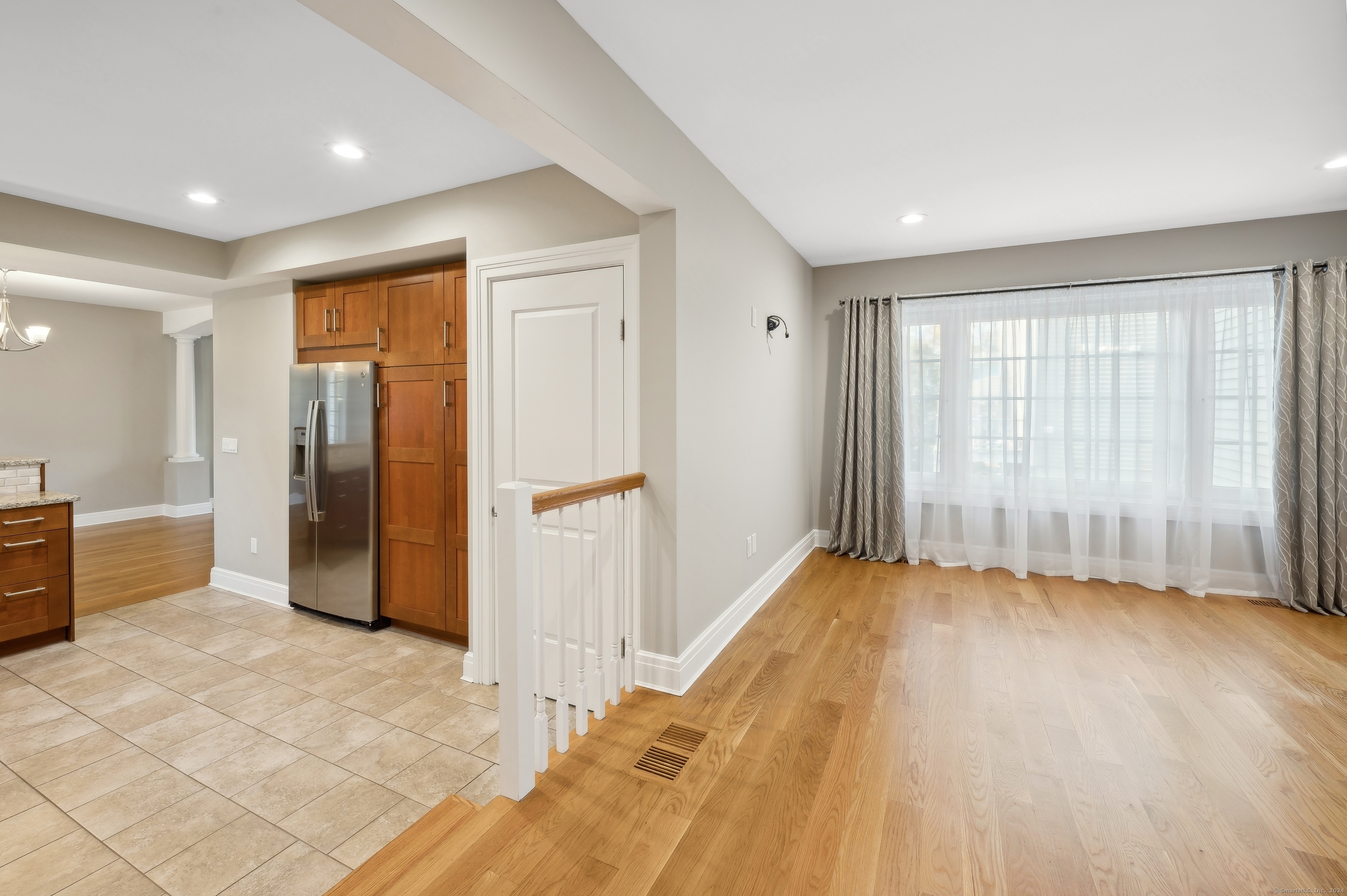 Property Photo:  2382 Washington Boulevard Apt 2  CT 06905 