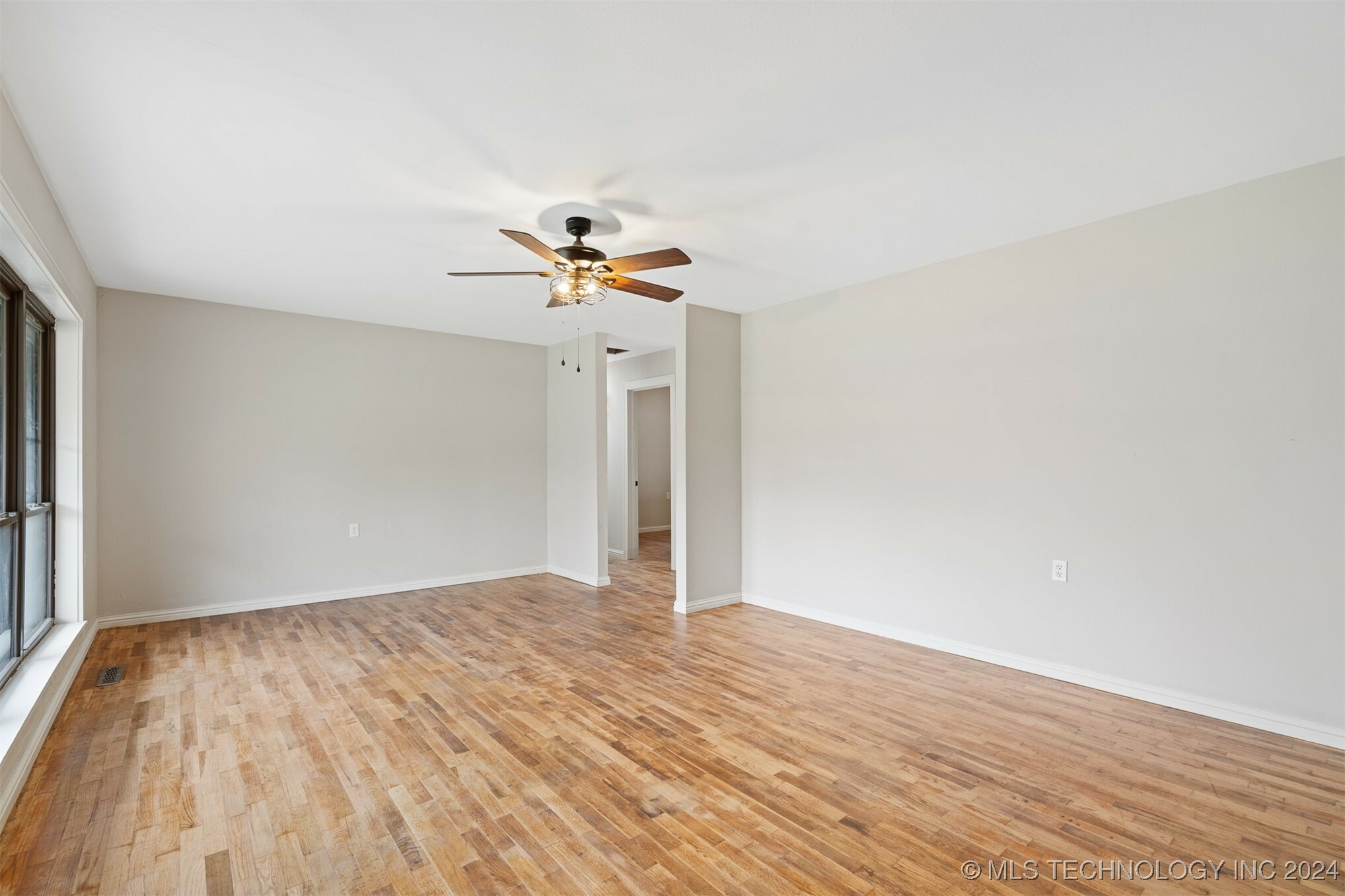 Property Photo:  401 S Cedar  OK 74955 