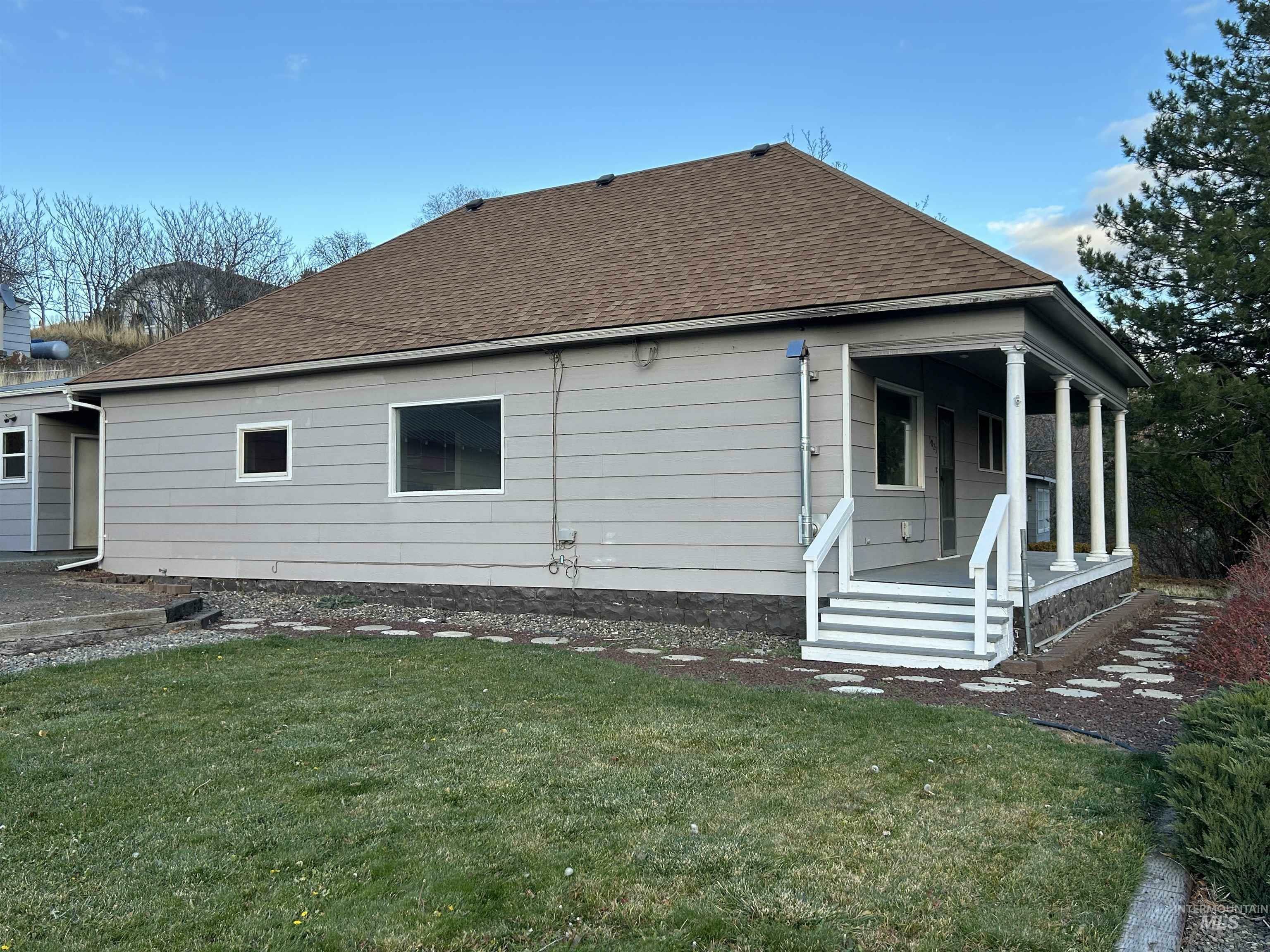 Property Photo:  1023 Main St  WA 99347 