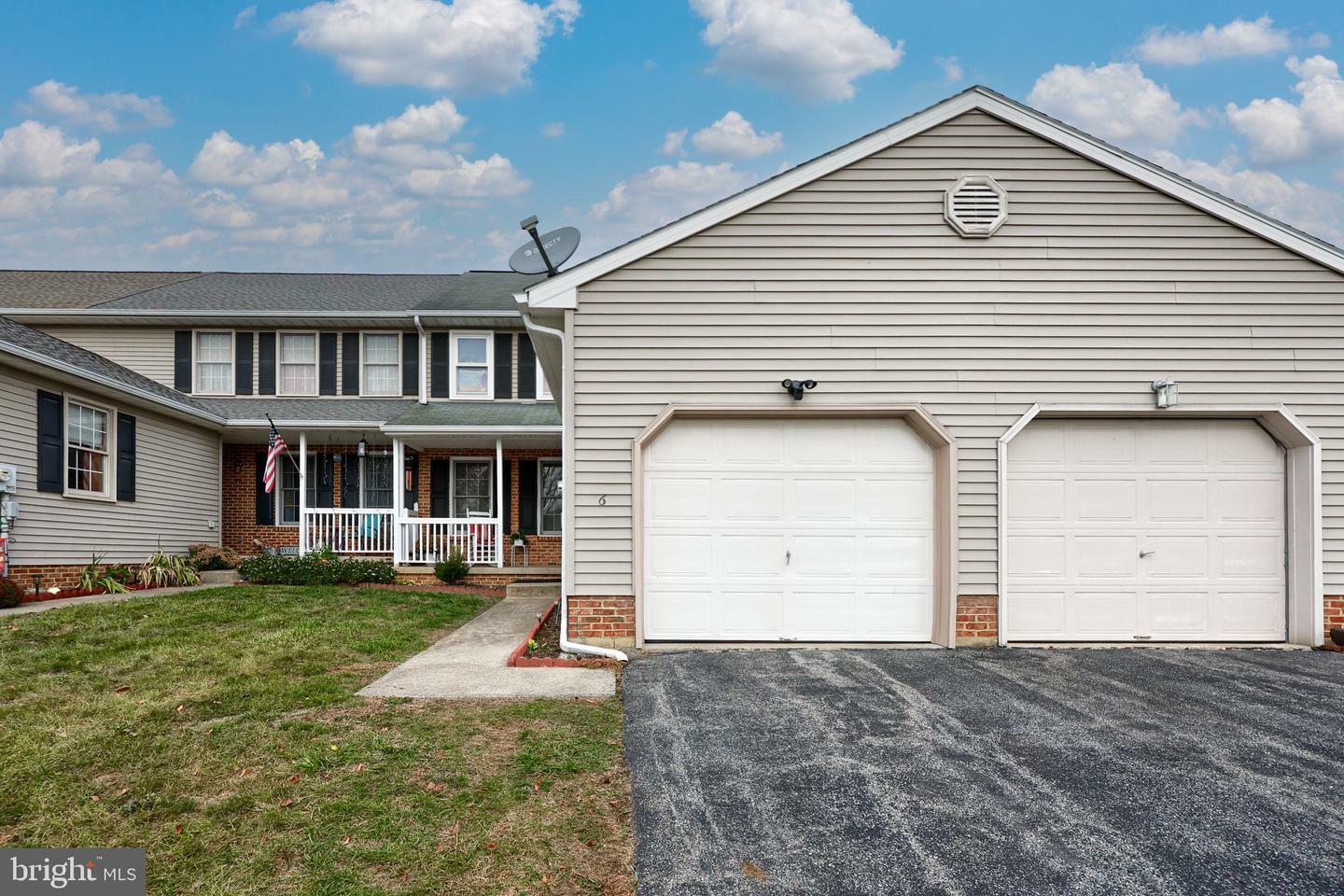 Property Photo:  6 Greythorne Road  PA 17603 