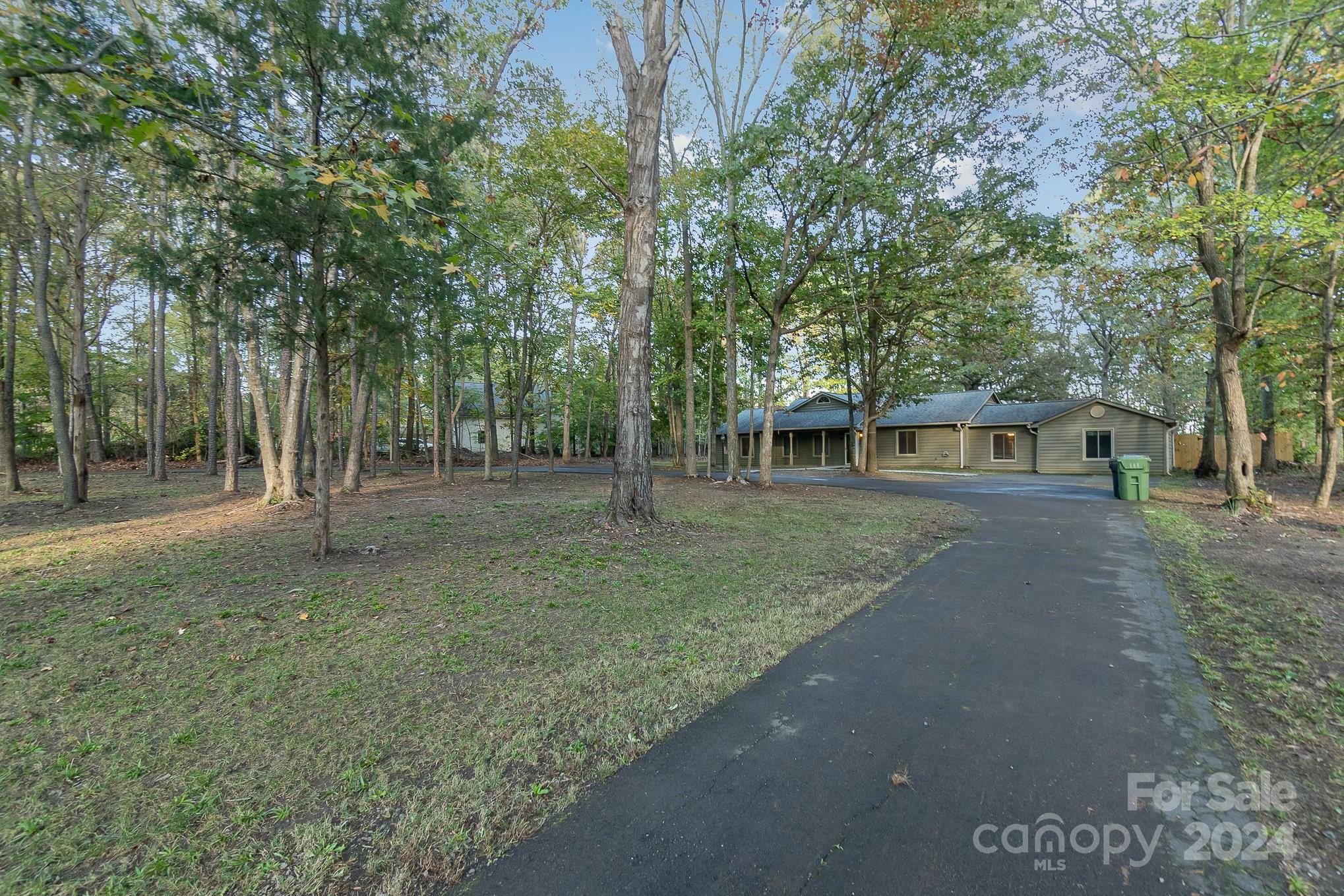 Property Photo:  15101 Regena Lane  NC 28278 