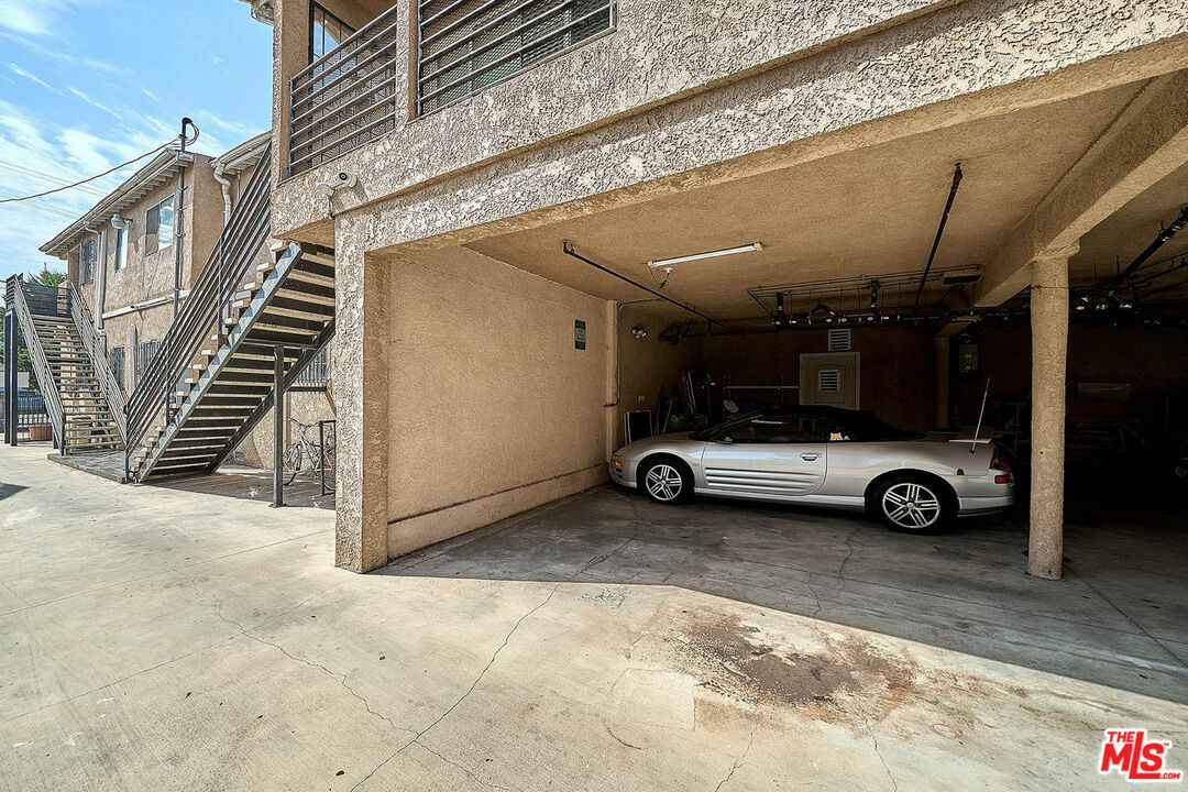 Property Photo:  1281 W 35th St  CA 90007 