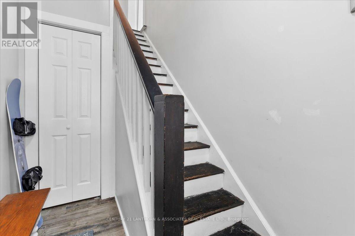 Property Photo:  77 Lorne Avenue B  ON K8V 5B8 