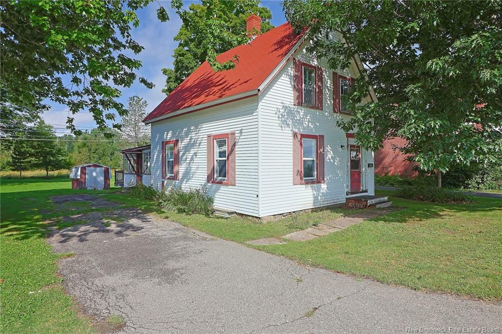 Photo de la propriété:  327 Canada Street  NB E3A 4A3 