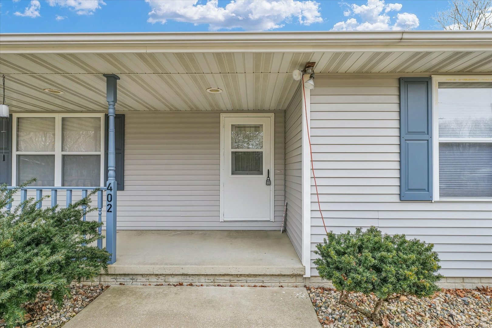 Property Photo:  402 E Lincoln Street  IL 61770 