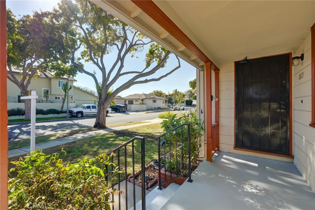 Property Photo:  2615 Loomis Street  CA 90712 