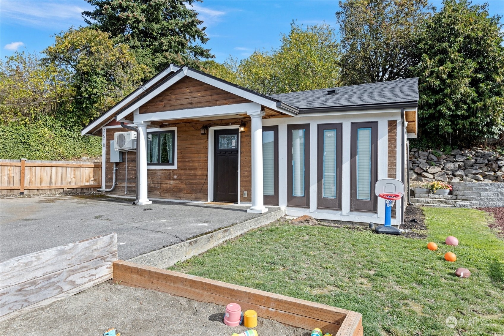 Property Photo:  6618 43rd Avenue S  WA 98118 