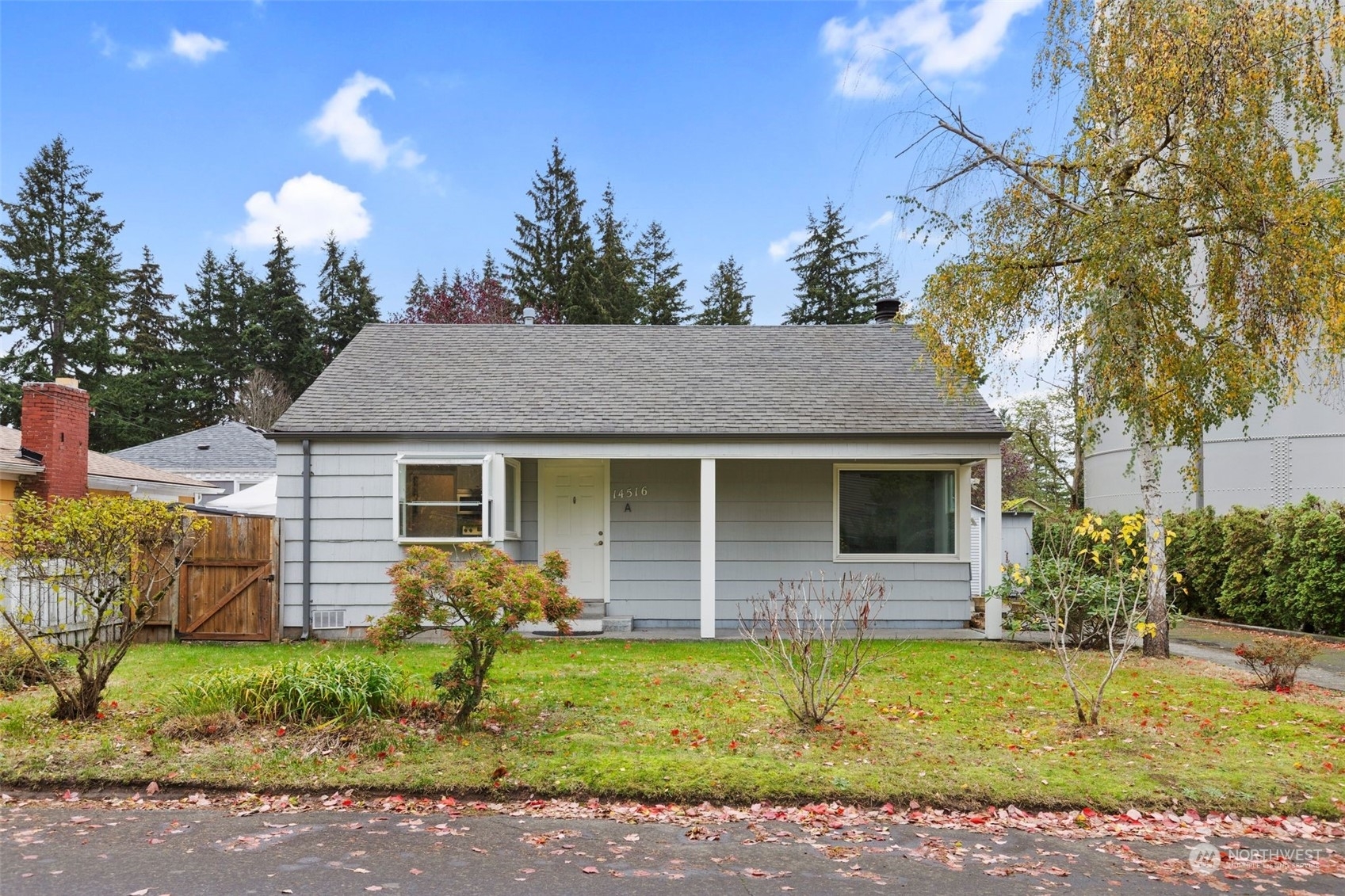 Property Photo:  14516  Dayton Avenue N  WA 98133 