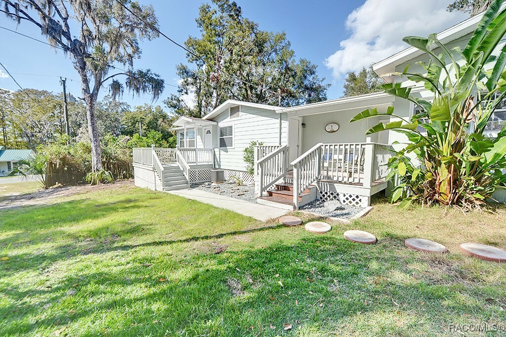 Property Photo:  955 N Leisure Point  FL 34453 