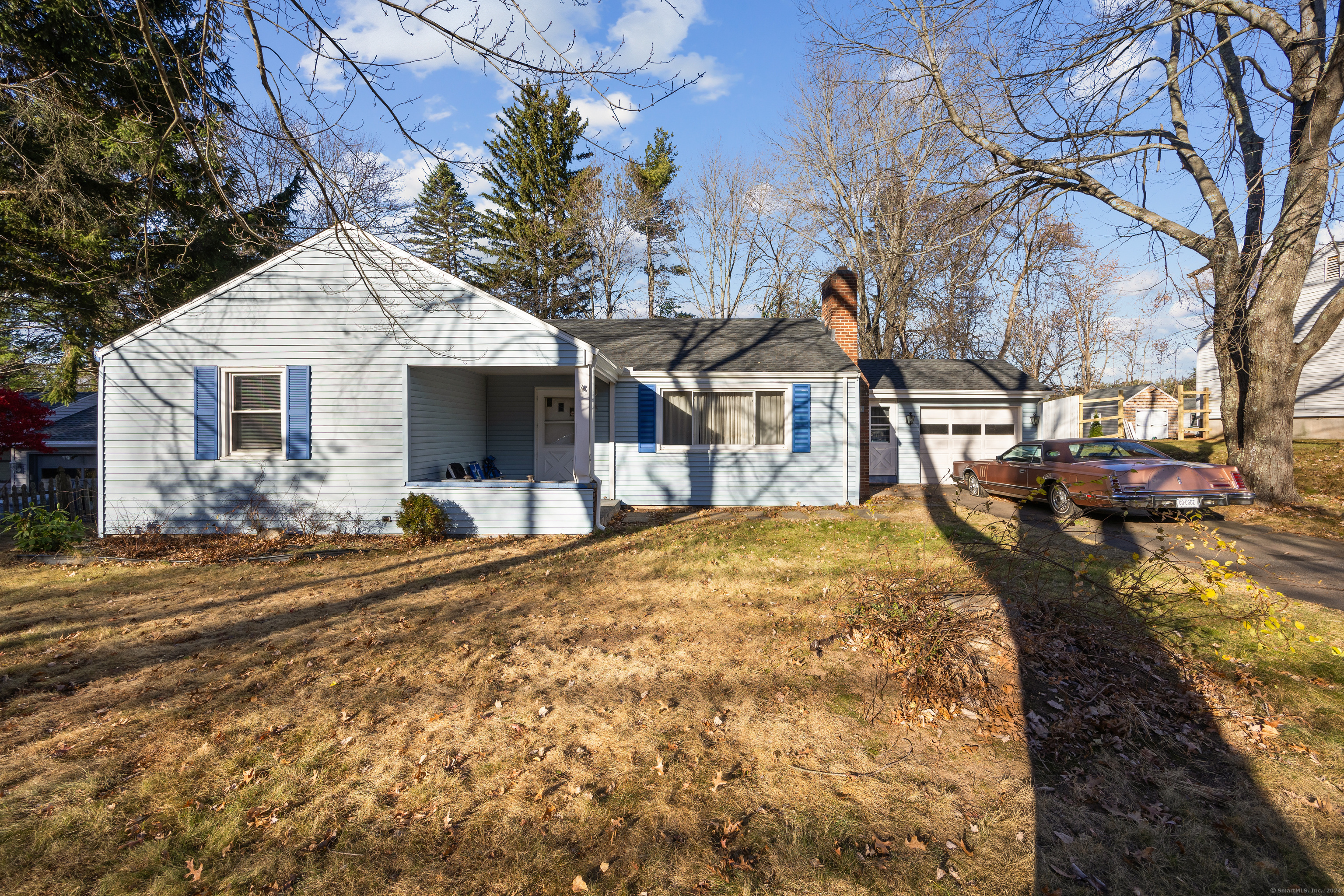 Property Photo:  690 Bloomfield Avenue  CT 06095 