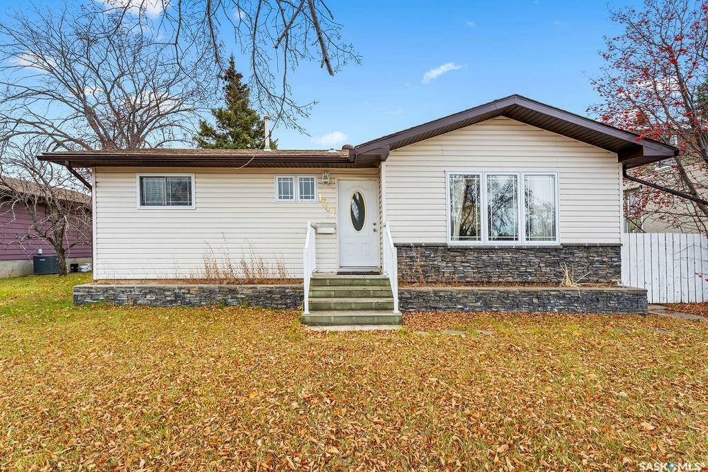 Property Photo:  1347 6th Street E  SK S6V 0R1 