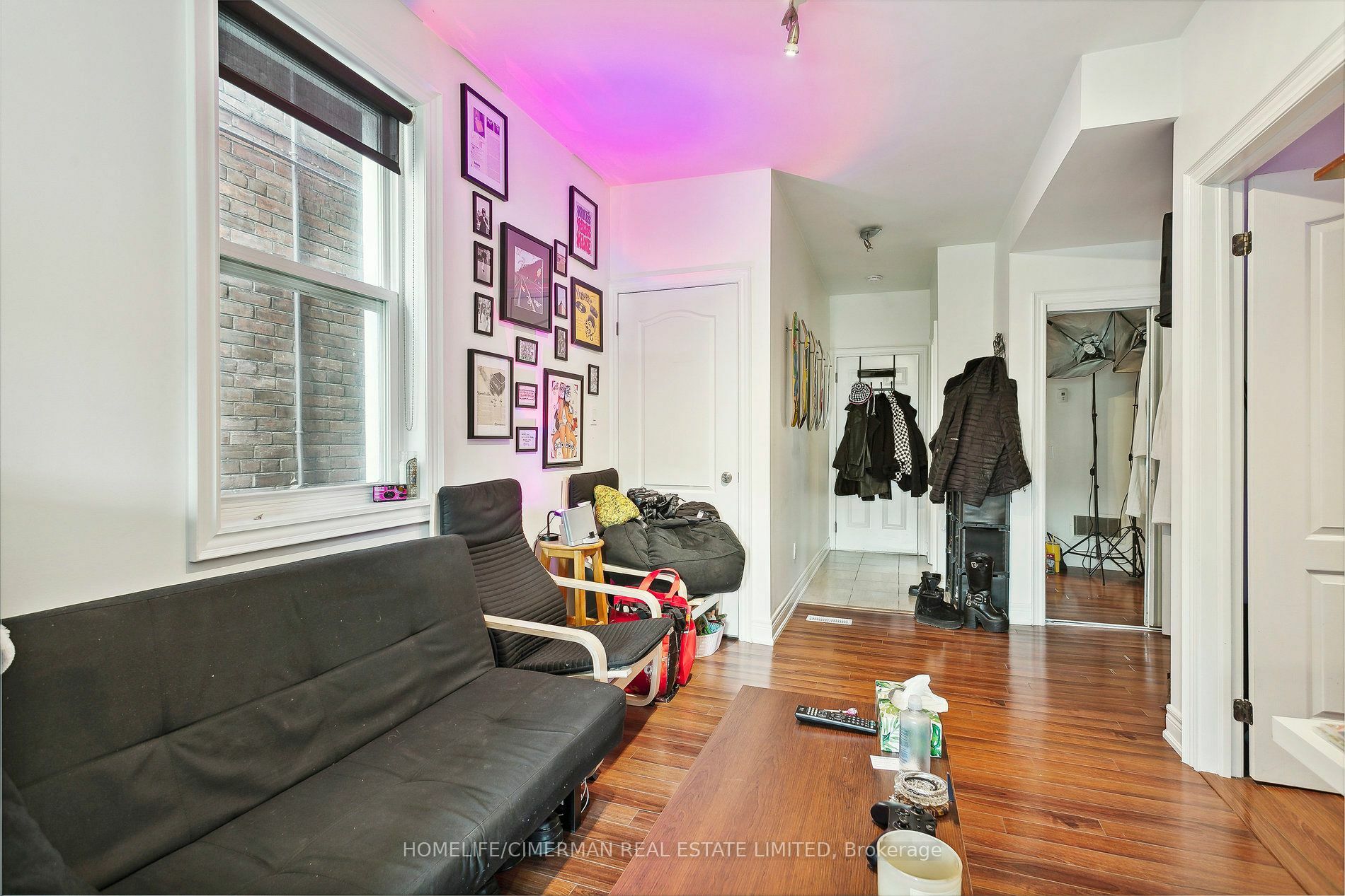 Property Photo:  660 Crawford St  ON M6G 3K2 