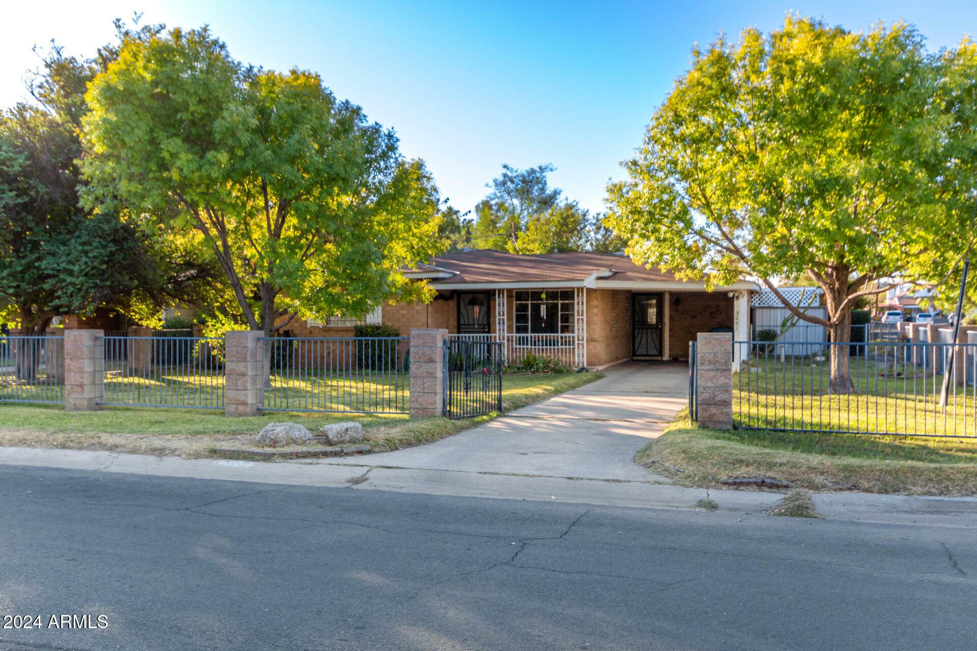 Property Photo:  3001 E Hubbell Street  AZ 85008 