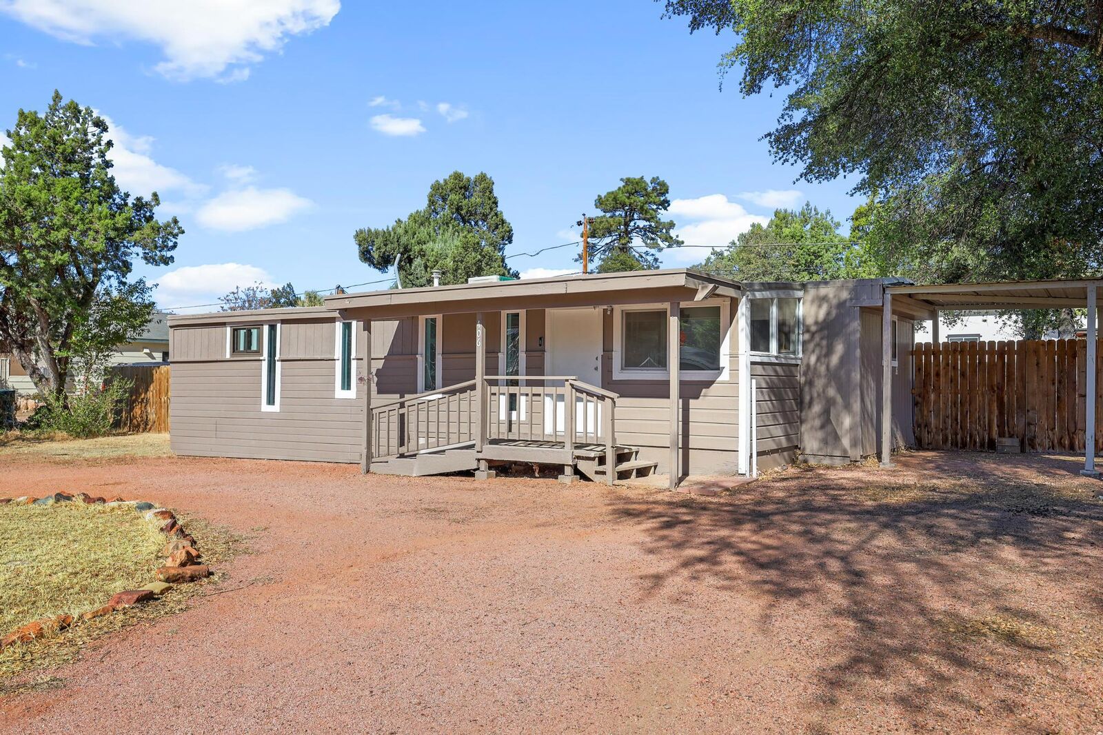 Property Photo: 406 E McKamey Street AZ 85541