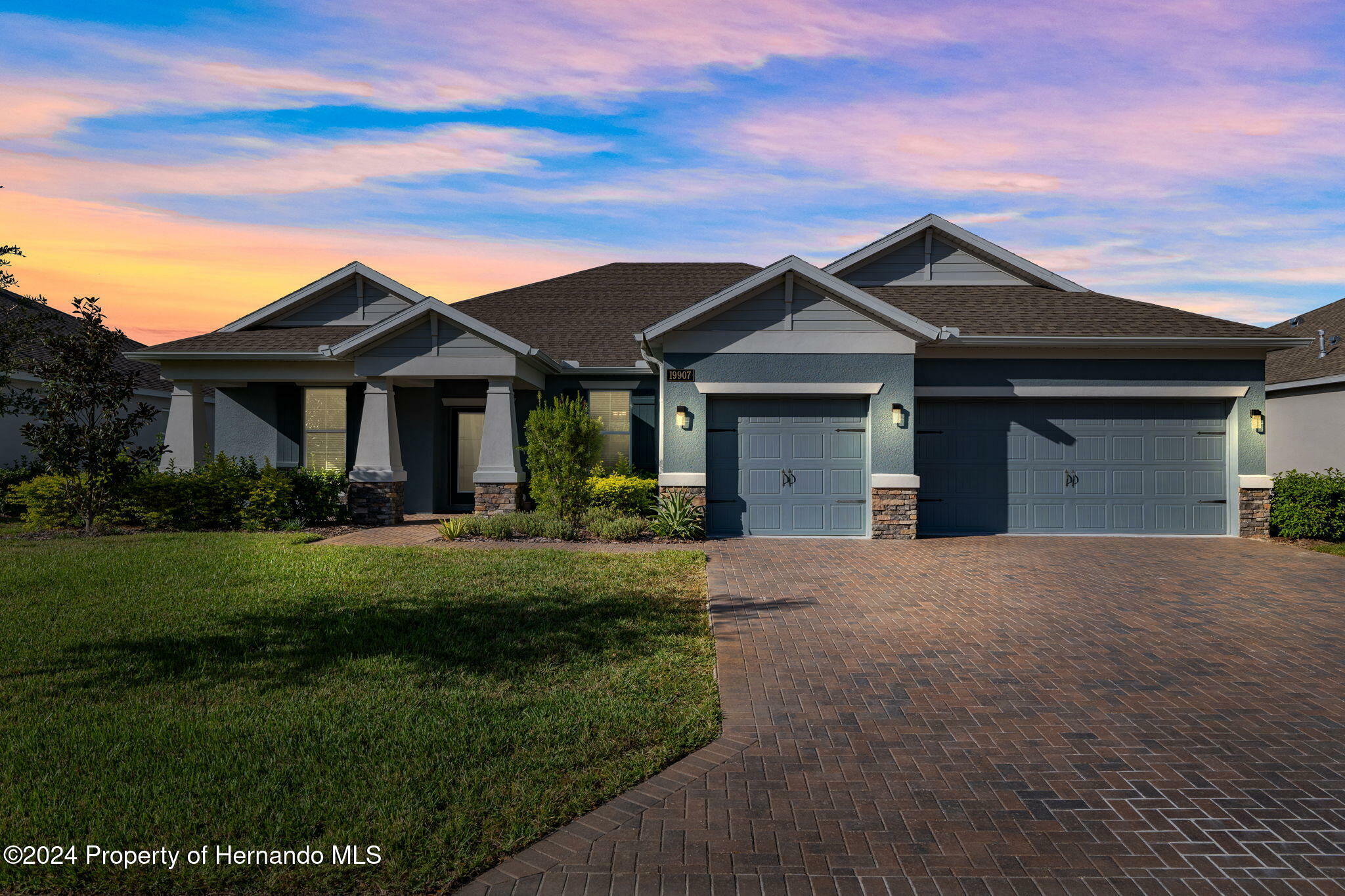 Property Photo: 19907 Tattnall Way FL 34601