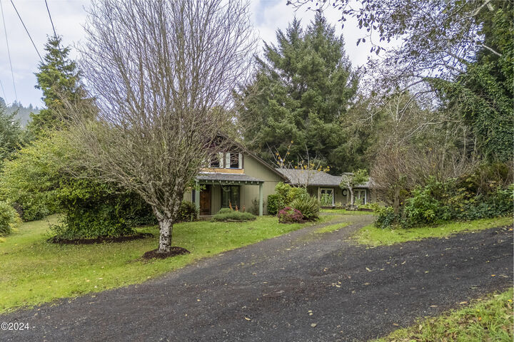 34 Hwy 101 S  Yachats OR 97498 photo