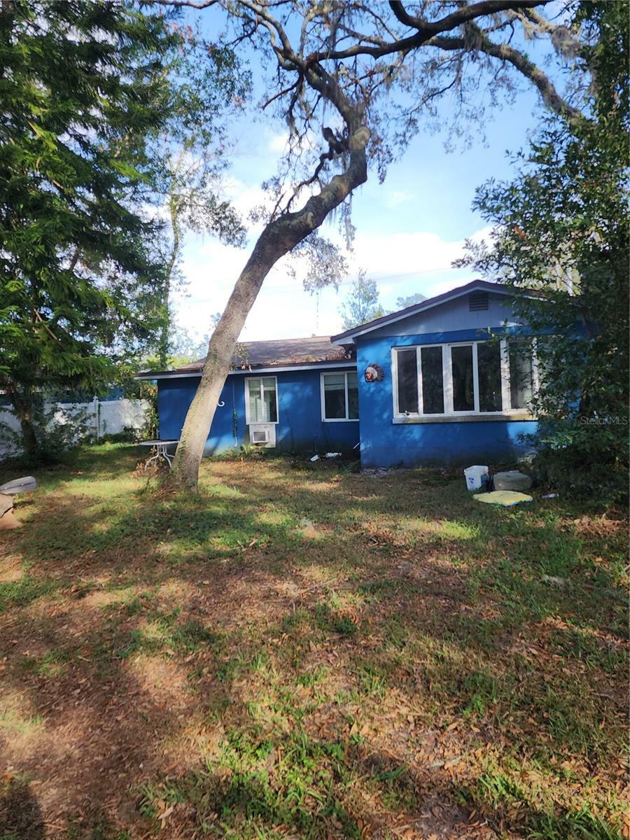 Property Photo:  10406 N Boulevard  FL 33612 