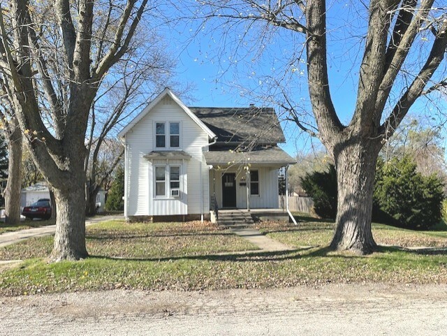 Property Photo:  328 Locust Street  IL 60152 