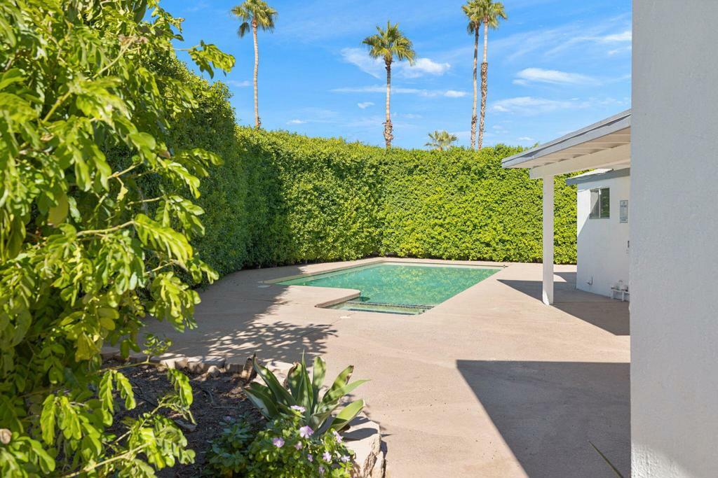 43045 Delaware Street  Palm Desert CA 92211 photo