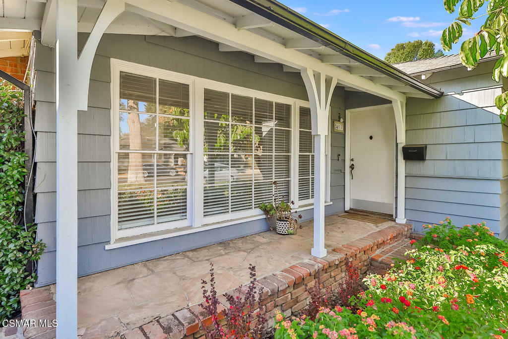 Property Photo:  5817 Cantaloupe Avenue  CA 91401 