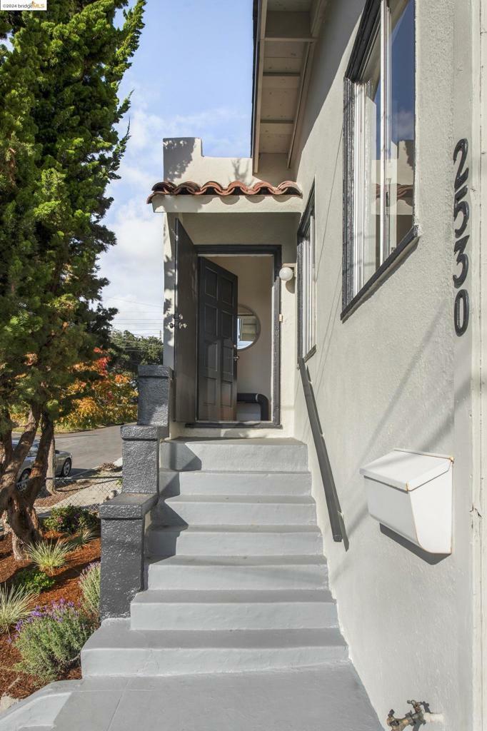 Property Photo: 2530 Highland Ave CA 94606